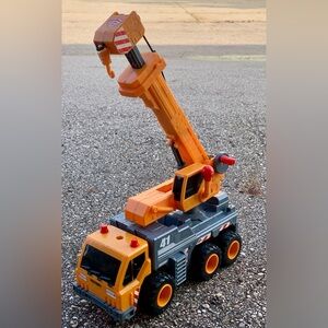 Large Mattel Matchbox Construction Utility Extending Crane Toy Truck